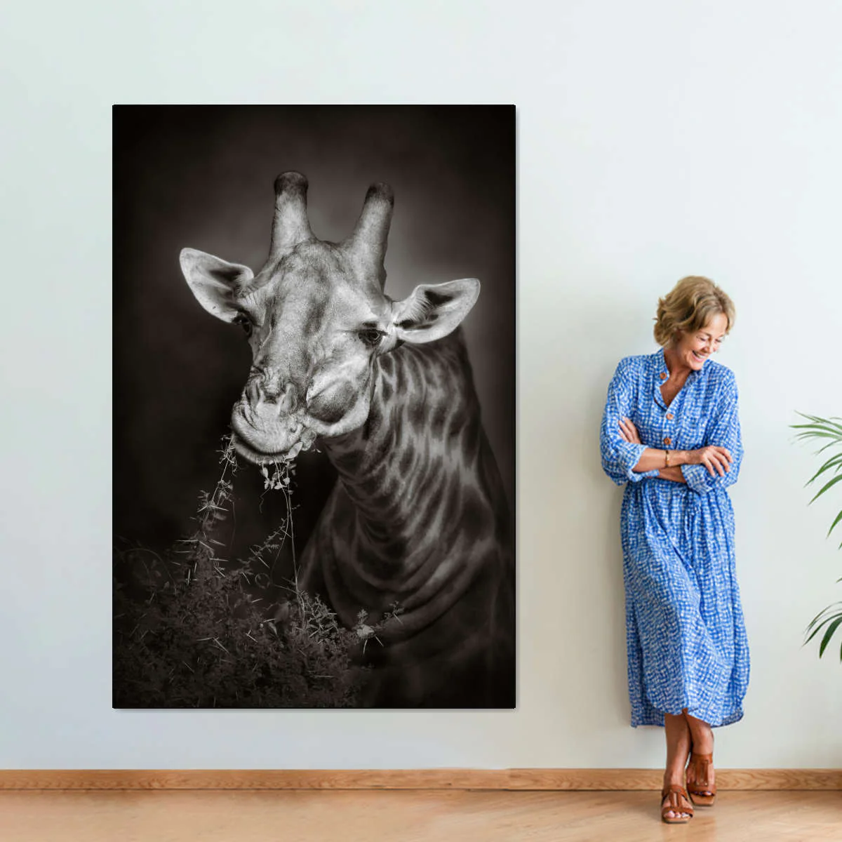A Giraffe Eating Wall Art - Image 3