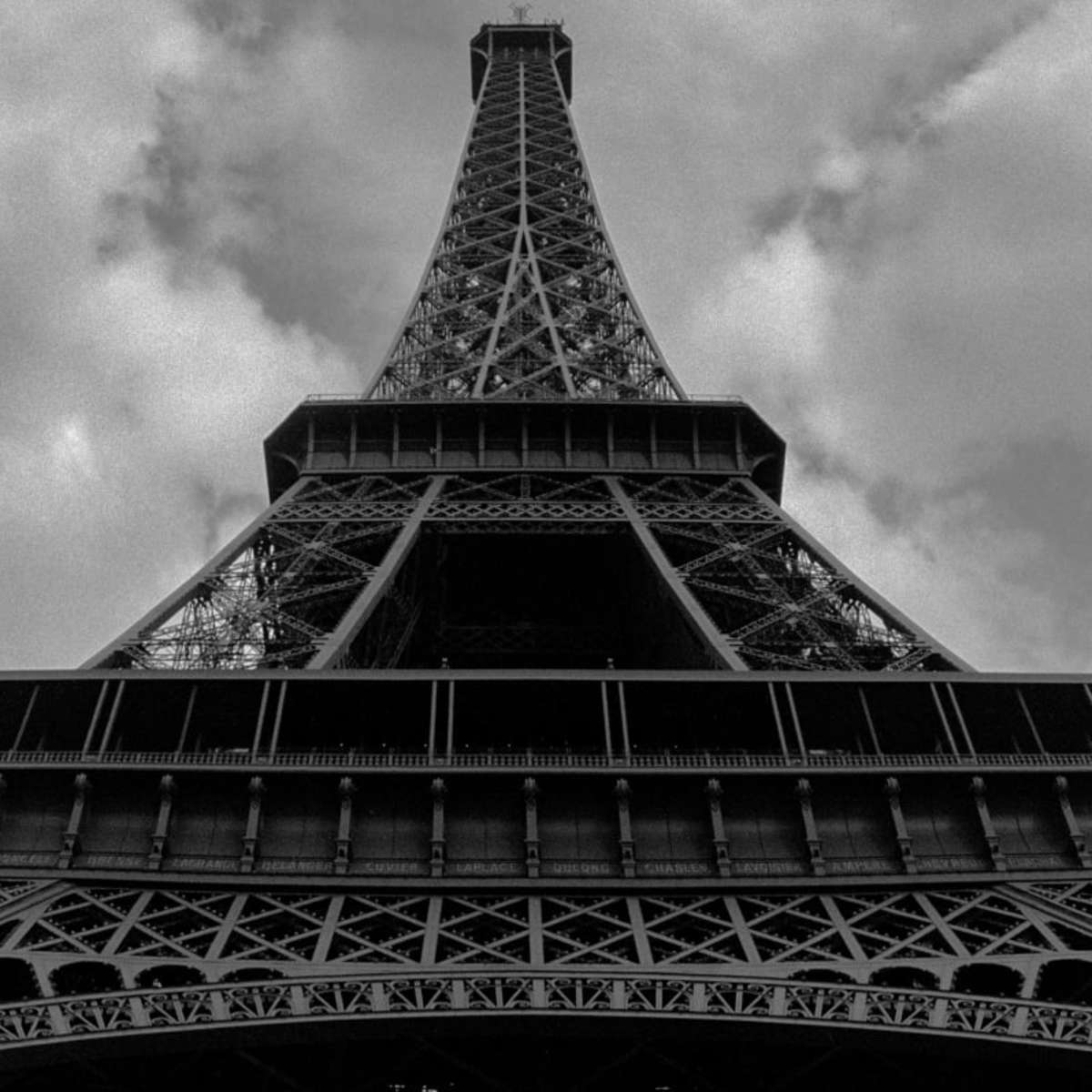 Eiffel Panoramica Wall Art - Image 18